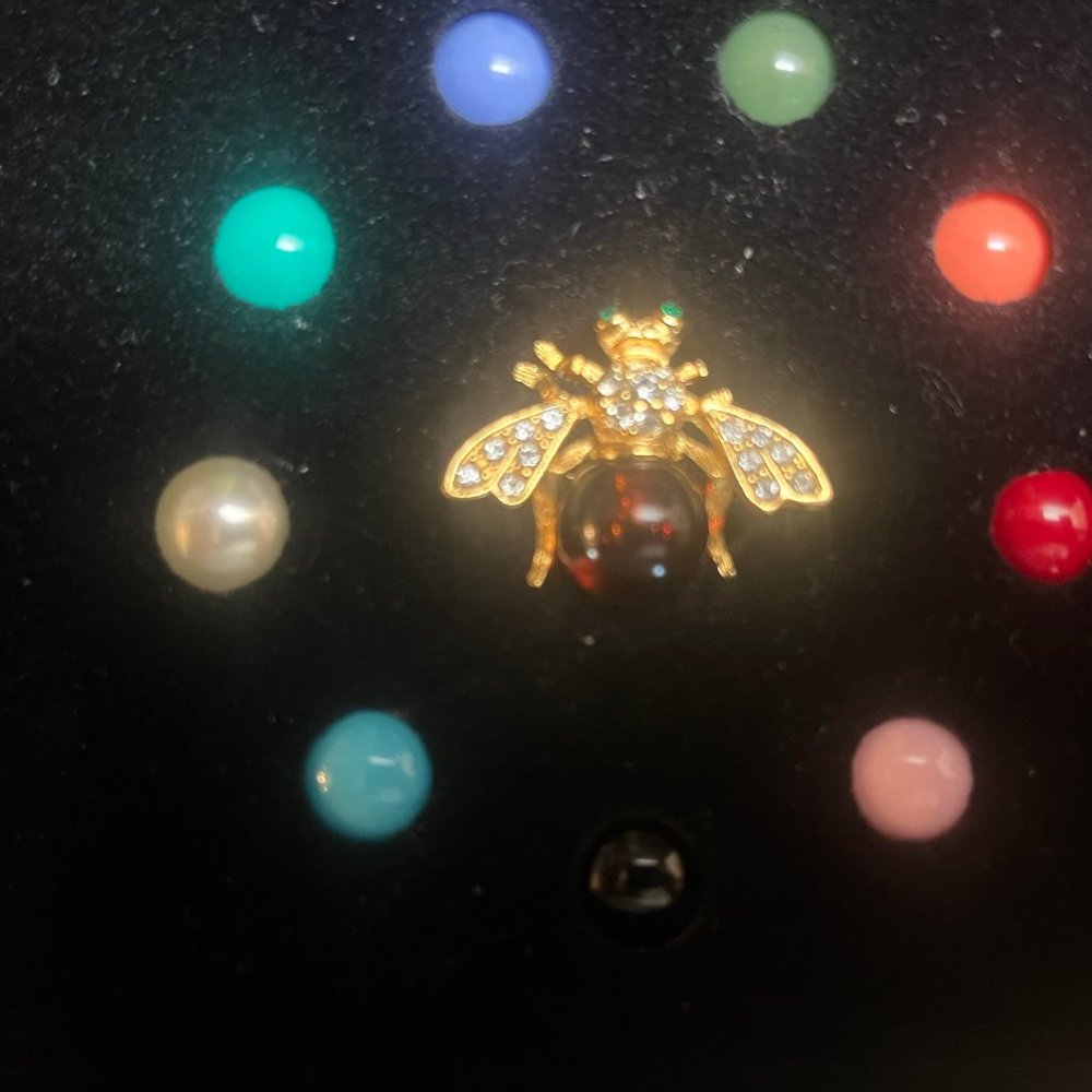 Joan Rivers 10 Color Goldtone Changeable Baby Bee Pin - Picture 4 of 4